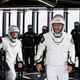 Imagen para el artículo titulado SpaceX aborta misión por mal tiempo: la Crew Dragon volará este sábado